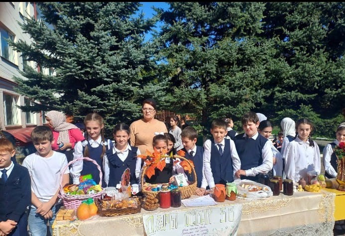 Школьная ярмарка "Золотая осень".
